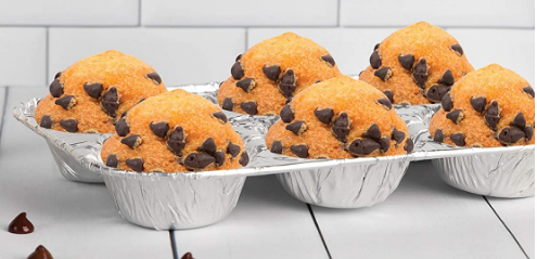Aluminum foil tray for muffins, cakes, bread, and pastries; partitioned aluminum foil tray.