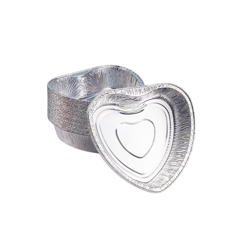 Christmas-themed heart-shaped aluminum foil dessert containers with lids, suitable for holiday treats.