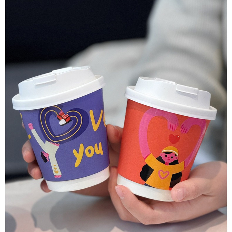 Custom-printed disposable double-wall paper cups for hot drinks—suitable for milk tea and coffee—with lids.