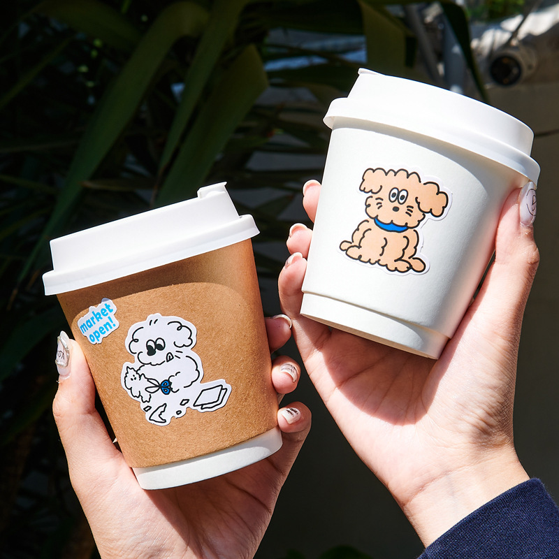 Custom-printed disposable double-wall paper cups for hot drinks—suitable for milk tea and coffee—with lids.