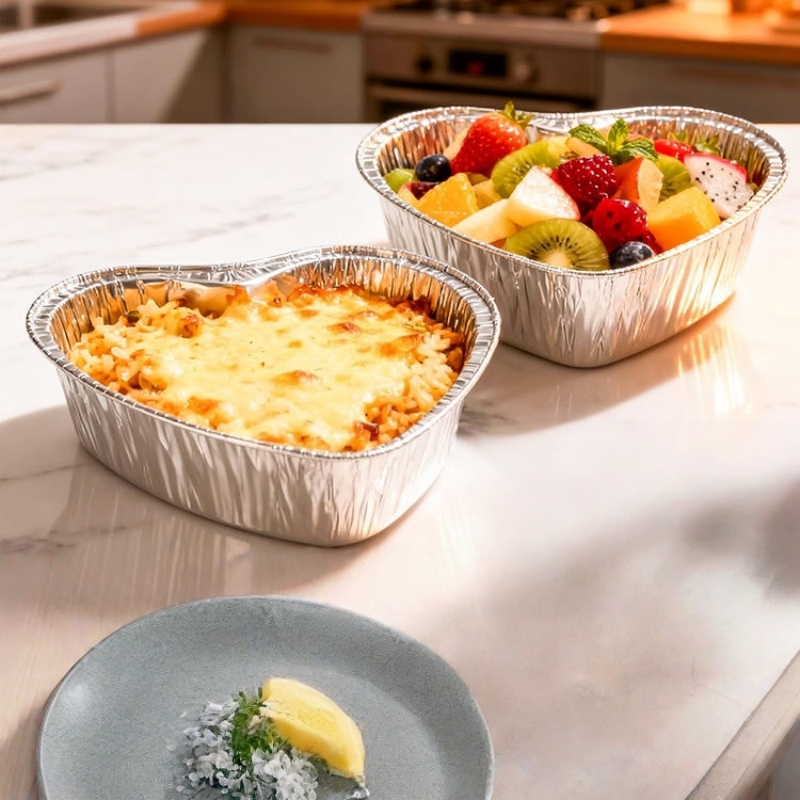 Christmas-themed heart-shaped aluminum foil dessert containers with lids, suitable for holiday treats.